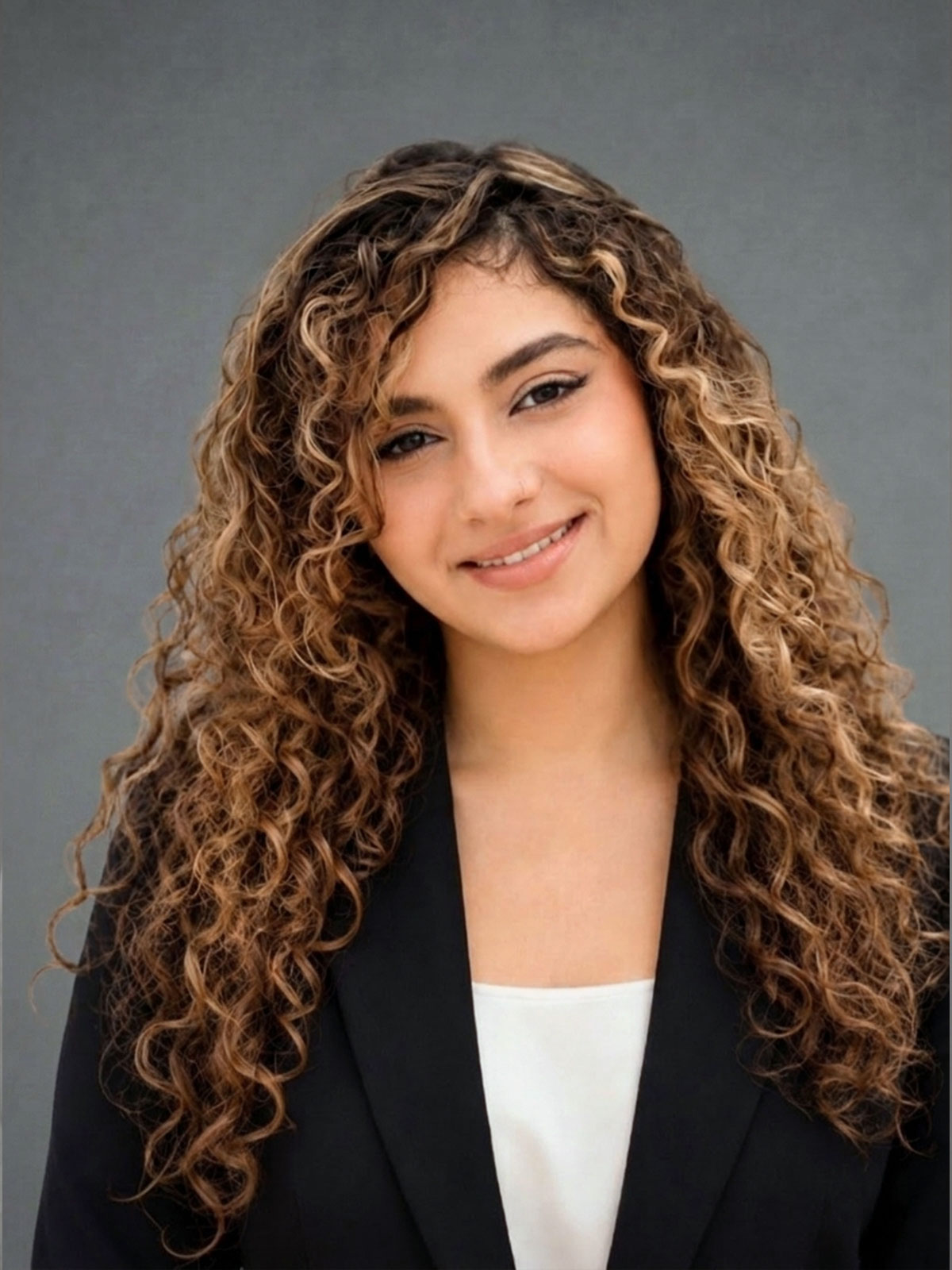 Daniya_Memon-headshot